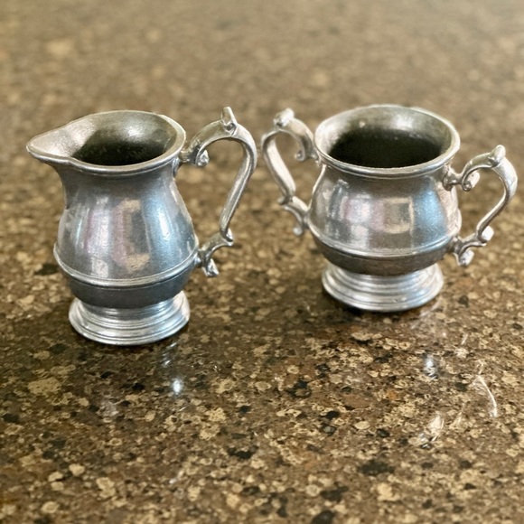 PEWTAREX, OLDE COUNTRY REPRODUCTIONS, YORK PA. CREAM & SUGAR SET. - Picture 4 of 8